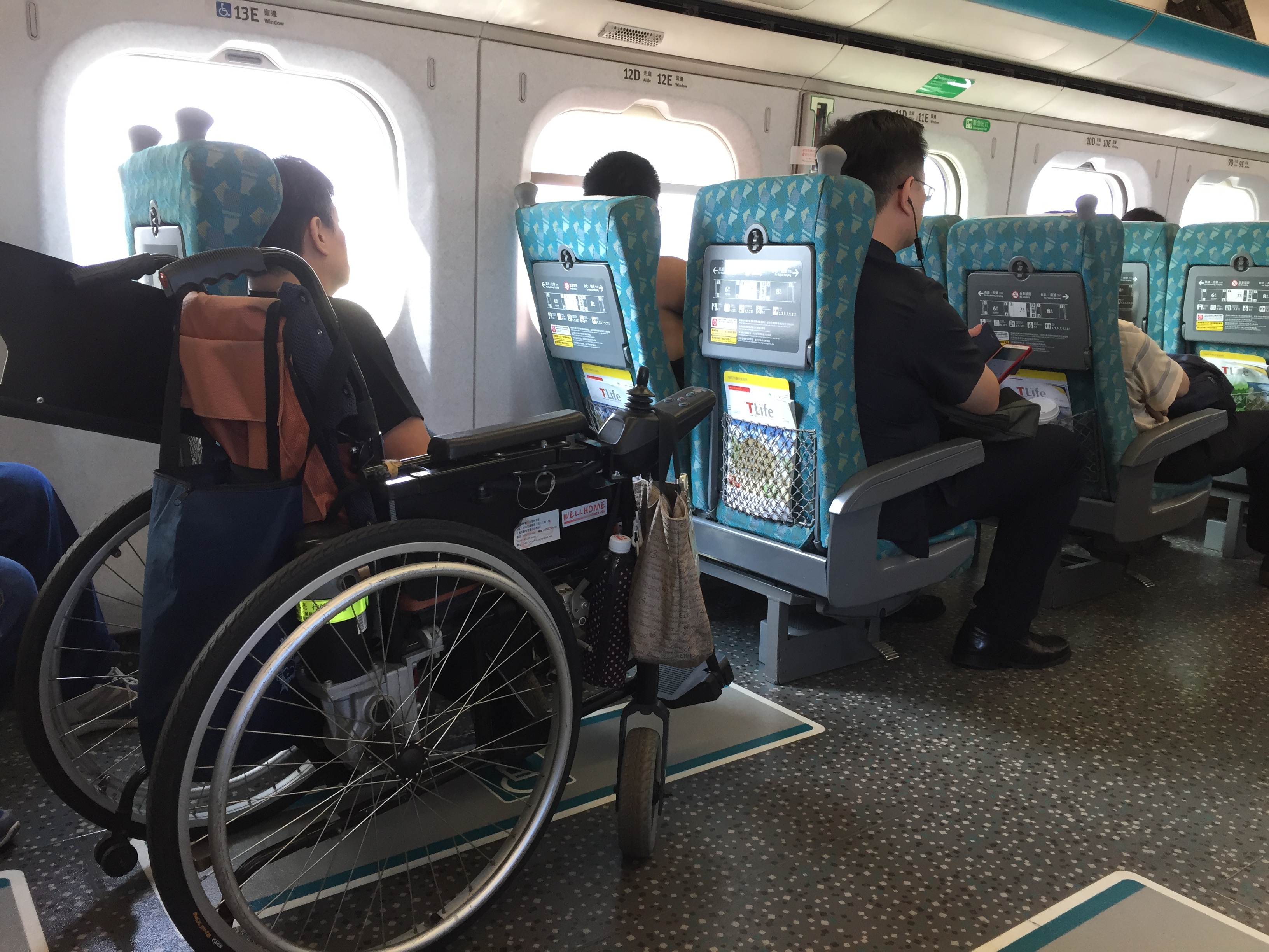余秀芷：高鐵輪椅席，為身障者開了一道「不便」的窄門